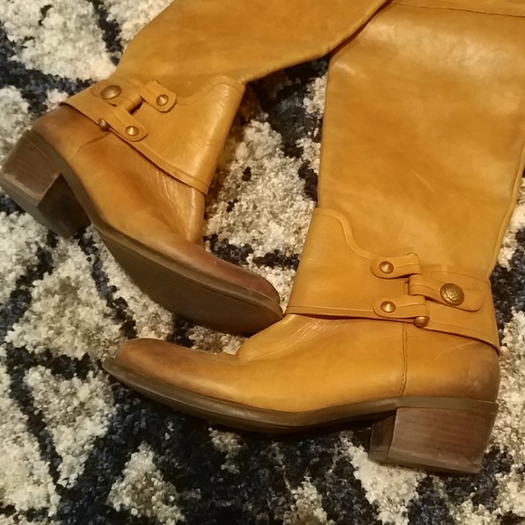 Boots - Picture 6 of 8